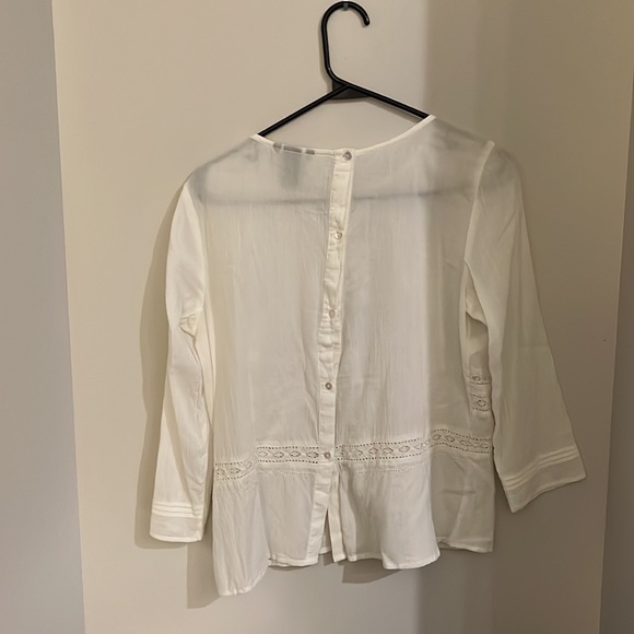 White blouse with lace pattern - Picture 2 of 3